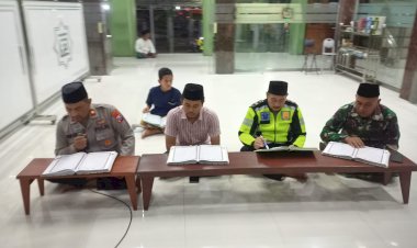 Kapolsek-Balongbendo-Patroli-Sambang-Masjid